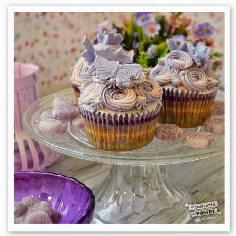 CUPCAKES DE VIOLETAS / VIOLET CUPCAKES CUPCAKES DE VIOLETAS / VIOLET CUPCAKES