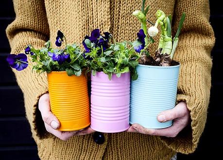 DIY TERRAZAS Y BALCONES: MACETEROS DE COLORES CON LATAS DE CONSERVA! DIY TERRAZAS Y BALCONES: MACETEROS DE COLORES CON LATAS DE CONSERVA!