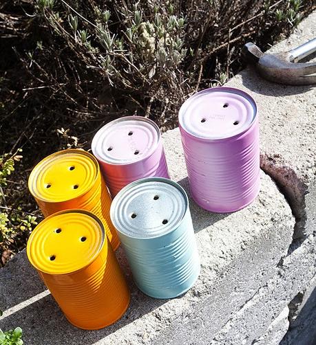 DIY TERRAZAS Y BALCONES: MACETEROS DE COLORES CON LATAS DE CONSERVA! DIY TERRAZAS Y BALCONES: MACETEROS DE COLORES CON LATAS DE CONSERVA!
