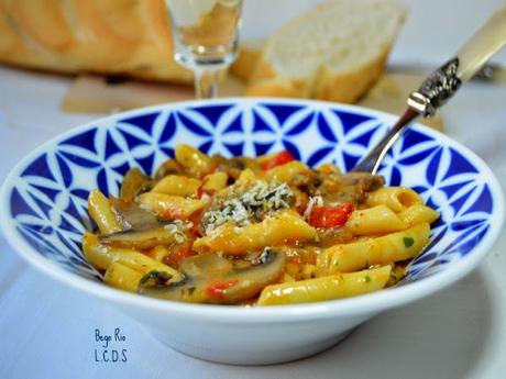 Macarrones con calabaza , champiñones y parmesano Macarrones con calabaza , champiñones y parmesano
