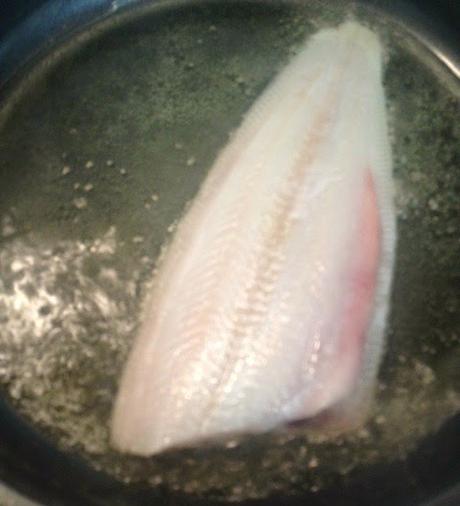 MINIBROCHETAS DE LENGUADO CON CREMA DE MANDARINAS MINIBROCHETAS DE LENGUADO CON CREMA DE MANDARINAS