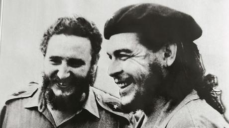 Una investigación afirma que Fidel Castro dejó morir al Che