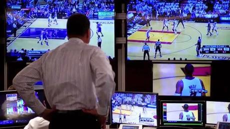 El centro audiovisual que analiza las decisiones arbitrales en la NBA