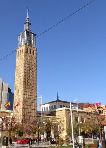 Veletas mecidas por el cierzo de Zaragoza