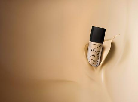 Probando All Day Luminous Weightless Foundation de NARS NARS, All Day Luminous Weightless Foundation, base de maquillaje
