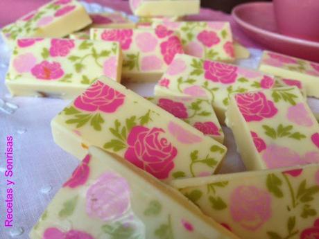 BOMBONES DE CHOCOLATE BLANCO CON TRANSFERS BOMBONES DE CHOCOLATE BLANCO CON TRANSFERS