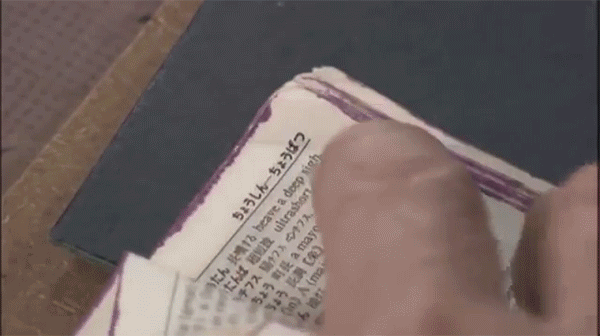 Artesano convierte libros viejos en libros acabados de salir de la imprenta book-2