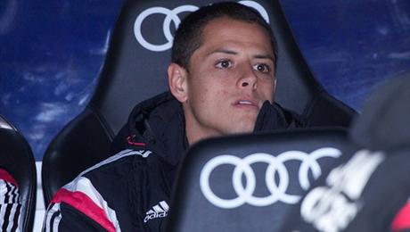 Javier Hernández en la banca del Madrid