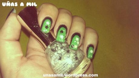 Diseño de uñas en verde y negro diseño_uñas_verde_negro_flores