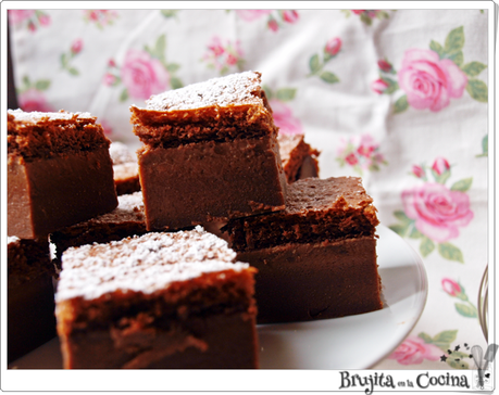 Pastel inteligente de café, chocolate y crema Pastel inteligente de café, chocolate y crema