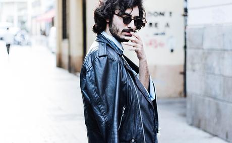 WHERE IS OUR SUMMER? glamournarcotico_fire_meets_gasoline_asos_shirt_h&m_skinny_jeans_mouet_sunglasses_Nike_Roshe_Run_Hypercolour_Biker_Street-Style_Menswear_Charlie-Cole_spain (21)