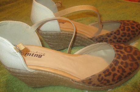 calzado, sandalia, cuña, moda, mustang, animal print, 