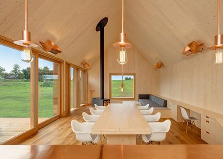 Casa diseñada en madera alistonada e instalaciones en cobre Casa diseñada en madera alistonada e instalaciones en cobre