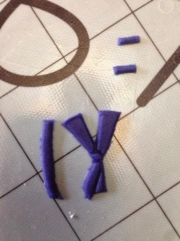 Tutorial de galleta de comunión para niño con traje de marinero en
fondant Tutorial de galleta de comunión para niño con traje de marinero en
fondant