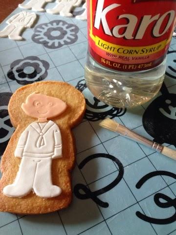 Tutorial de galleta de comunión para niño con traje de marinero en
fondant Tutorial de galleta de comunión para niño con traje de marinero en
fondant