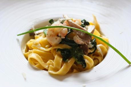 Tagliatelle con Espinacas, Setas y Gambas Tagliatelle con Espinacas, Setas y Gambas