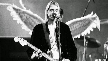 Nirvana y su versión de And I love her. Nirvana y su versión de And I love her.