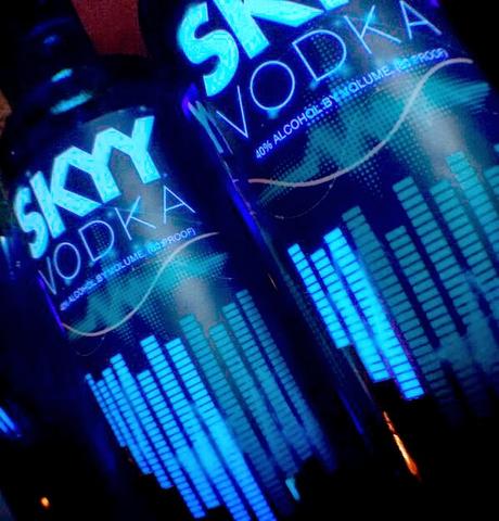SKYY: la botella de vodka que se ilumina al ritmo de la música