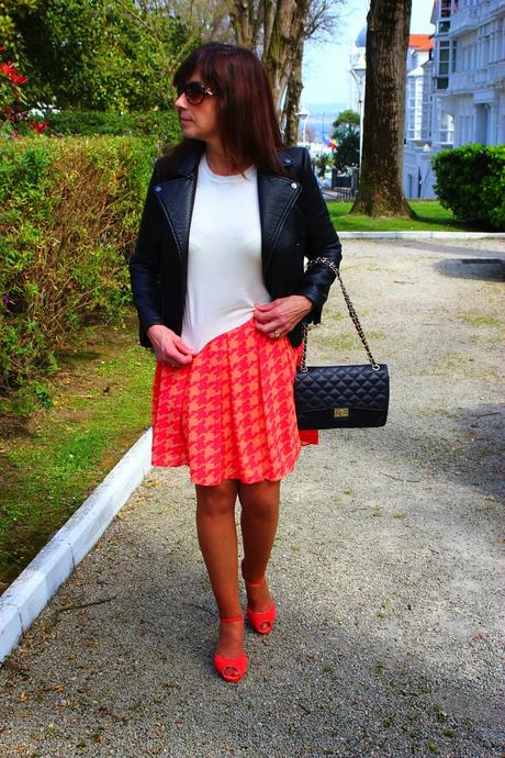 MIS LOOKS - FALDA DE PATA DE GALLO