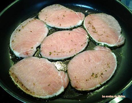 Montadito de lomo con chutney de tomate y verduras salteadas