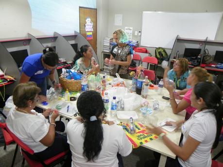 Docentes de Maneiro participan en taller sobre reutilización del plástico Docentes de Maneiro participan en taller sobre reutilización del plástico