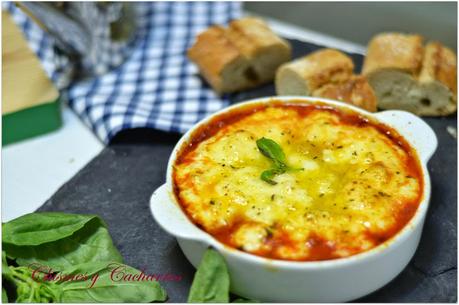 Provolone con salsa de Tomate y Albahaca Provolone con salsa de Tomate y Albahaca