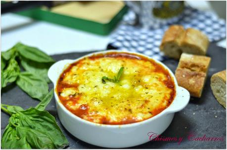 Provolone con salsa de Tomate y Albahaca Provolone con salsa de Tomate y Albahaca