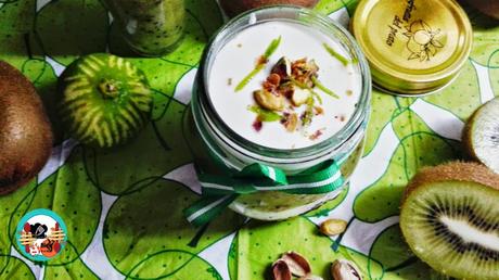 Yogurt griego con kiwi Yogurt griego con kiwi