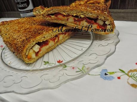 Empanada integral de surimi, queso y pimientos de piquillo.