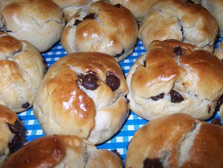 BRIOCHES CON PEPITAS DE CHOCOLATE CASEROS BRIOCHES CON PEPITAS DE CHOCOLATE CASEROS