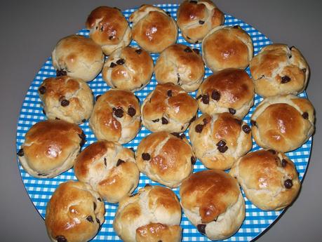 BRIOCHES CON PEPITAS DE CHOCOLATE CASEROS BRIOCHES CON PEPITAS DE CHOCOLATE CASEROS