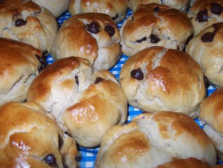 BRIOCHES CON PEPITAS DE CHOCOLATE CASEROS BRIOCHES CON PEPITAS DE CHOCOLATE CASEROS