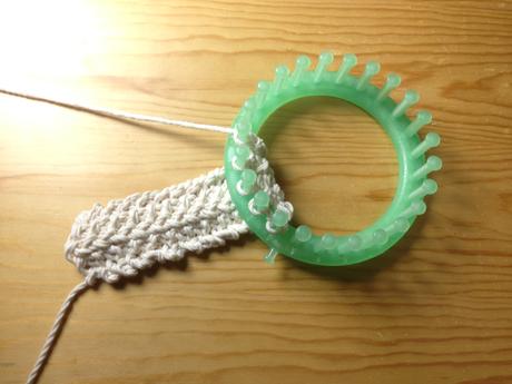 Hazte un cinturón con telar Primer extremo del cinturón tejido en telar