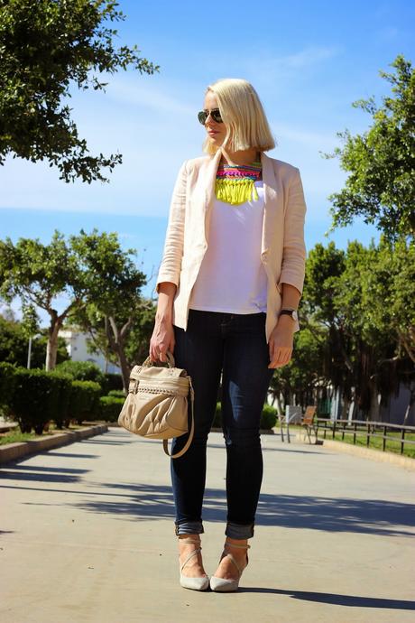 Un collar que alegra cualquier look Un collar que alegra cualquier look