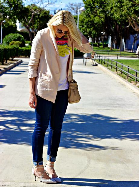 Un collar que alegra cualquier look Un collar que alegra cualquier look