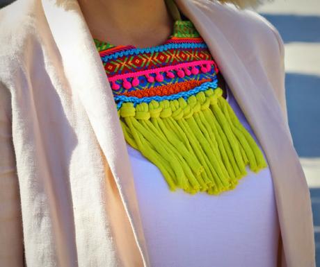 Un collar que alegra cualquier look Un collar que alegra cualquier look