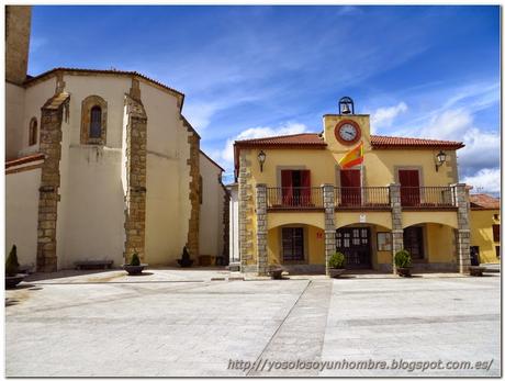 Plaza del pueblo, las tres y veinte