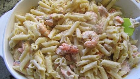 Pasta con salmón y langostinos