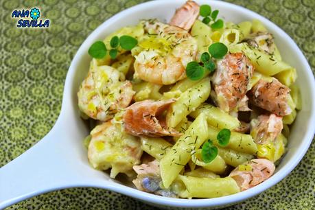 Pasta con salmón y langostinos