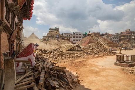 Modalterna.Sucesos. Nepal en medio del Terremoto 2015.