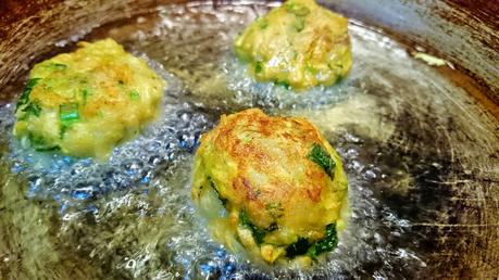 Koftas de zucchini en salsa cremosa de tomate y coco Koftas de zucchini en salsa cremosa de tomate y coco