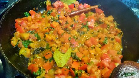 Koftas de zucchini en salsa cremosa de tomate y coco Koftas de zucchini en salsa cremosa de tomate y coco