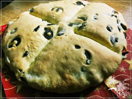 Pan damper australiano con aceitunas Pan damper australiano con aceitunas