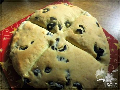 Pan damper australiano con aceitunas Pan damper australiano con aceitunas