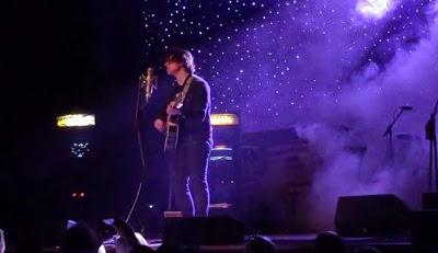 Vídeo de Ryan Adams versionando a Bryan Adams: 'Summer of 69'