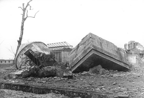 ruinas del búnker de la cancillería del tercer reich en 1947