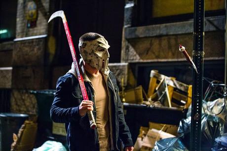 NINJA TURTLES 2: NUEVO VISTAZO OFICIAL A STEPHEN AMELL COMO CASEY JONES CON MASCARA Y PALO DE HOCKEY