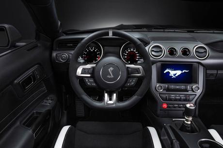 Ford-Shelby-Mustang-GT350R-2016-Interior