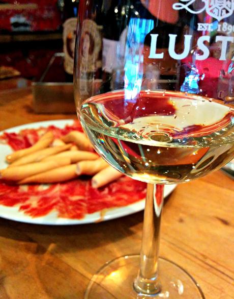 Taberna Condumios y Bodegas Lustau nos ofrecen maridajes de tapas y vinos de Jerez Taberna Condumios y Bodegas Lustau nos ofrecen maridajes de tapas y vinos de Jerez