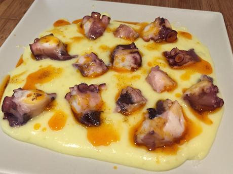 Pulpo con puré de patatas